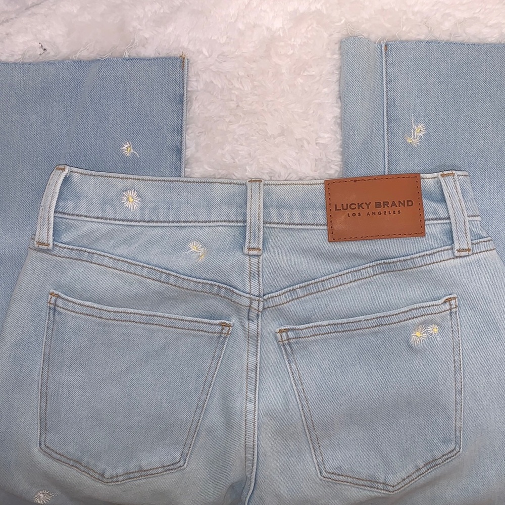 Women’s Lucky Brand jeans// ‘Mid Rise Crop Mini Boot’ Style: AVA